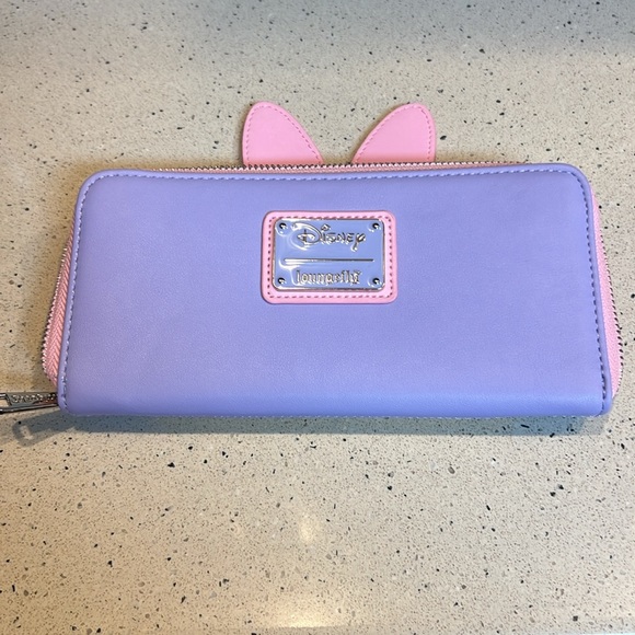 EUC Loungefly Daisy Duck wallet - Picture 4 of 4